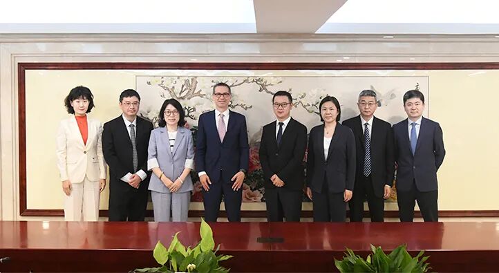 黄果会见世卫组织驻华代表马丁·泰勒.jpg